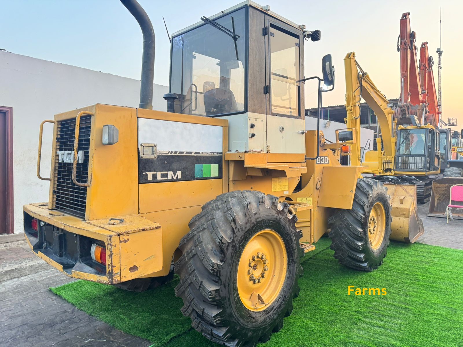 🚜 لودر TCM 830 – وارد اليابان مباشرة 🇯🇵